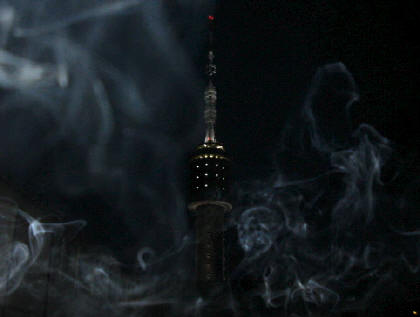 De verlichte Goese TV toren in 2006 (fotografie Frans Reeders)
